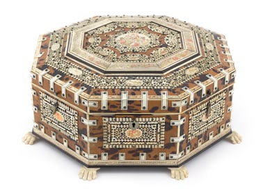 INDIAN OCTAGONAL SEWING BOX Karnataka, Mid-19th Century Height 5.5". Width 13".