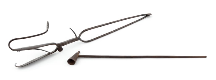 RARE WROUGHT IRON LONG-STEMMED PIPE AND A PAIR OF PIPE TONGS America or England, Circa 1800 Lengths