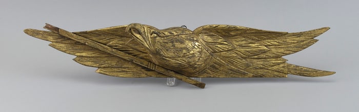 BELLAMY-STYLE GILT SPREAD-WING EAGLE PLAQUE Late 19th/Early 20th Century Height 5". Length 24.5".
