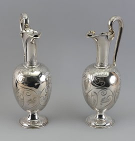 PAIR OF VICTORIAN STERLING SILVER WINE EWERS London, 1868-1869 Approx. 45.3 troy oz.