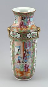 CHINESE EXPORT ROSE MEDALLION PORCELAIN VASE 19th Century Height 12".