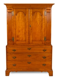 CHIPPENDALE TIGER MAPLE LINEN PRESS 18th Century Height 73". Width 45". Depth 19".