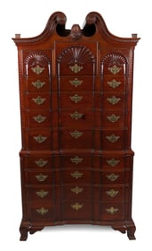 CUSTOM-MADE CHIPPENDALE-STYLE MAHOGANY BLOCK-FRONT CHEST-ON-CHEST 20th Century Height 83.5". Width
