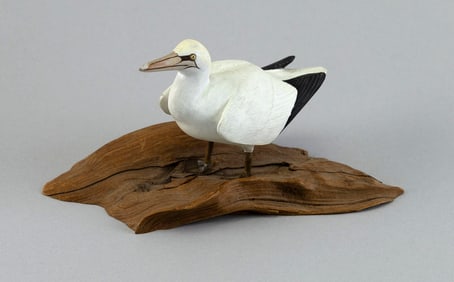 RARE HAROLD NELSON GIBBS MINIATURE GANNET Barrington, Rhode Island, 1886-1970 Height 3.5".