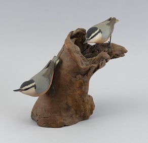 PAIR OF ARNOLD T. MELBYE DECORATIVE NUTHATCHES South Yarmouth, Massachusetts, 1909-2000 Height 7".
