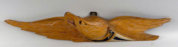 BELLAMY-SYLE CARVED WOODEN EAGLE PLAQUE America, Early 20th Century Height 6". Length 24".