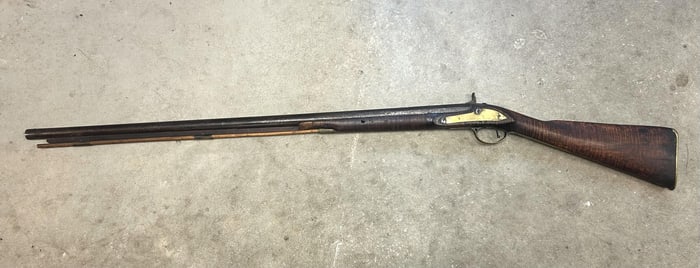 MUSKET WITH TIGER MAPLE STOCK 19th Century Total length 51".
