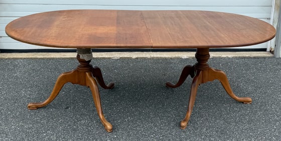 ELDRED WHEELER MAPLE DOUBLE-PEDESTAL DINING TABLE Massachusetts, 20th Century Height 30". Length
