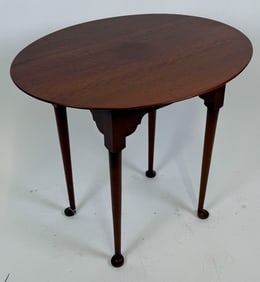 ELDRED WHEELER CHERRY TEA TABLE Massachusetts, 20th Century Height 27.5". Top 36" x 26.5".