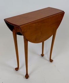 ELDRED WHEELER MAPLE DROP-LEAF TABLE Massachusetts, 20th Century Height 27.5". Length 9" plus two