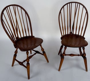 PAIR OF WALLACE NUTTING BOW-BACK WINDSOR CHAIRS Framingham, Massachusetts, Early 20th Century Back