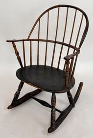 WINDSOR SACK-BACK ROCKING CHAIR Early 19th Century Back height 34". Seat height 14".