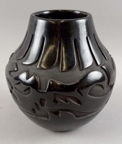 SANTA CLARA BLACKWARE VASE 20th Century Height 6".