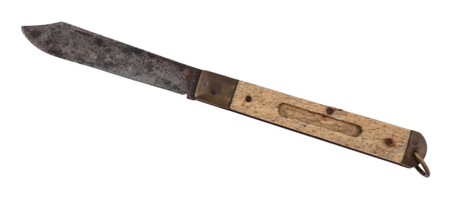 WHALEBONE-HANDLED FOLDING KNIFE 19th Century Length closed 7". Blade length 5.5".