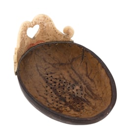 COCONUT SHELL SCOOP WITH POLYCHROME SCRIMSHAW WHALEBONE HANDLE 19th Century Length 4.5".