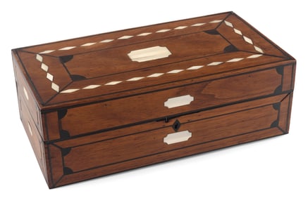 INLAID MAHOGANY DRESSER BOX Mid-19th Century Height 4.75". Width 14". Depth 7.5".