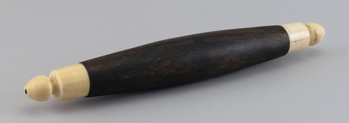 BEAUTIFULLY CARVED ROLLING PIN 19th Century Length 16".