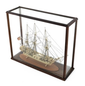 CASED BONE MODEL OF AN AMERICAN THREE-MASTED WARSHIP 19th Century Case height 11.5". Length 13.75".