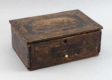 NAPOLEONIC PRISONER-OF-WAR STRAW-WORK BOX Early 19th Century Height 4.5". Width 10.5". Depth 7.25".