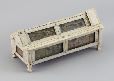 NAPOLEONIC PRISONER-OF-WAR CARVED BONE GAMES CASKET Late 18th/Early 19th Century Height 3". Length