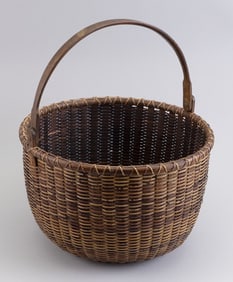 NANTUCKET BASKET 19th Century Height to rim 8.5". Diameter 13.25".