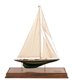 CASED MODEL OF THE AMERICA'S CUP YACHT "SHAMROCK V" 20th Century Case height 39". Length 33". Width