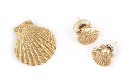 THREE PIECES OF 14KT YELLOW GOLD JEWELRY Approx. 6.0 total dwt.