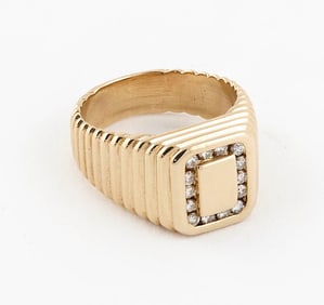 14KT YELLOW GOLD AND DIAMOND SIGNET RING Approx. 8.5 total dwt.