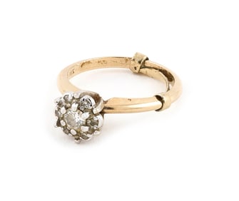 14KT WHITE AND YELLOW GOLD AND DIAMOND CLUSTER RING Approx. 2.1 dwt.