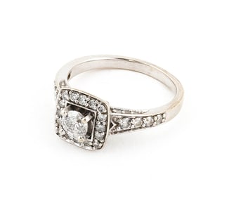14KT WHITE GOLD AND DIAMOND RING Approx. 3.0 total dwt.