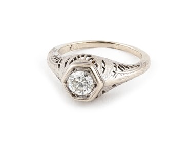 14KT WHITE GOLD AND DIAMOND RING Approx. 1.80 total dwt.