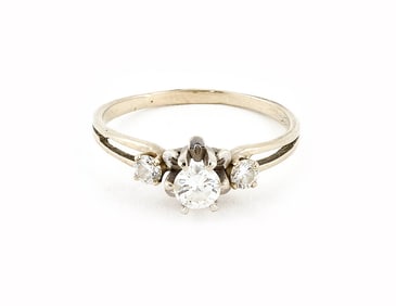 14KT WHITE GOLD AND DIAMOND RING Approx. 1.5 total dwt.