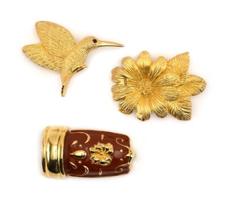THREE GOLD-TONE METAL BUCKLES 20th Century Heights from 2.5" to 3.5".