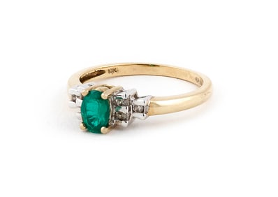 10KT YELLOW GOLD, EMERALD AND DIAMOND RING Approx. 1.4 total dwt.