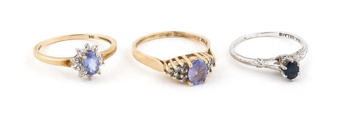 THREE RINGS Approx. 4.7 total dwt.