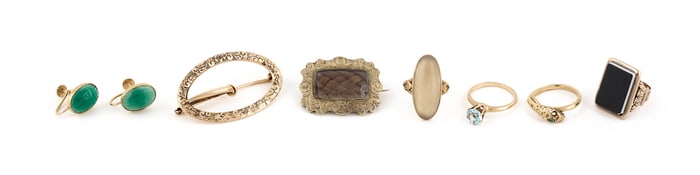 EIGHT PIECES OF GOLD JEWELRY 14kt approx. 15.8 dwt., 10kt approx. 6.4 dwt.