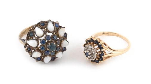 TWO YELLOW GOLD AND SAPPHIRE RINGS 10kt approx. 1.9 dwt., 14kt approx. 2.8 dwt.