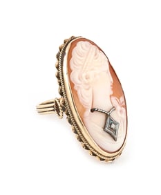 14KT YELLOW GOLD AND CAMEO RING Approx. 3.2 total dwt.