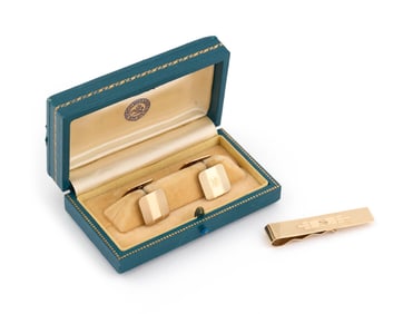 14KT YELLOW GOLD CUFFLINKS AND TIE BAR Approx. 7.8 total dwt.