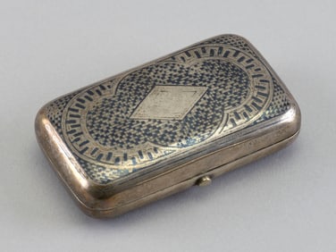 RUSSIAN SILVER KEEPSAKE BOX Moscow, Late 19th Century Approx. 3.0 troy oz.