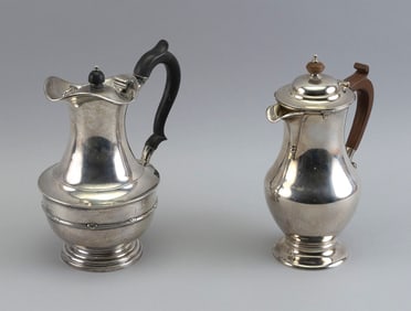 TWO EDWARDIAN STERLING SILVER POTS England, 1900-1920s Approx. 36.7 troy oz. inclusive