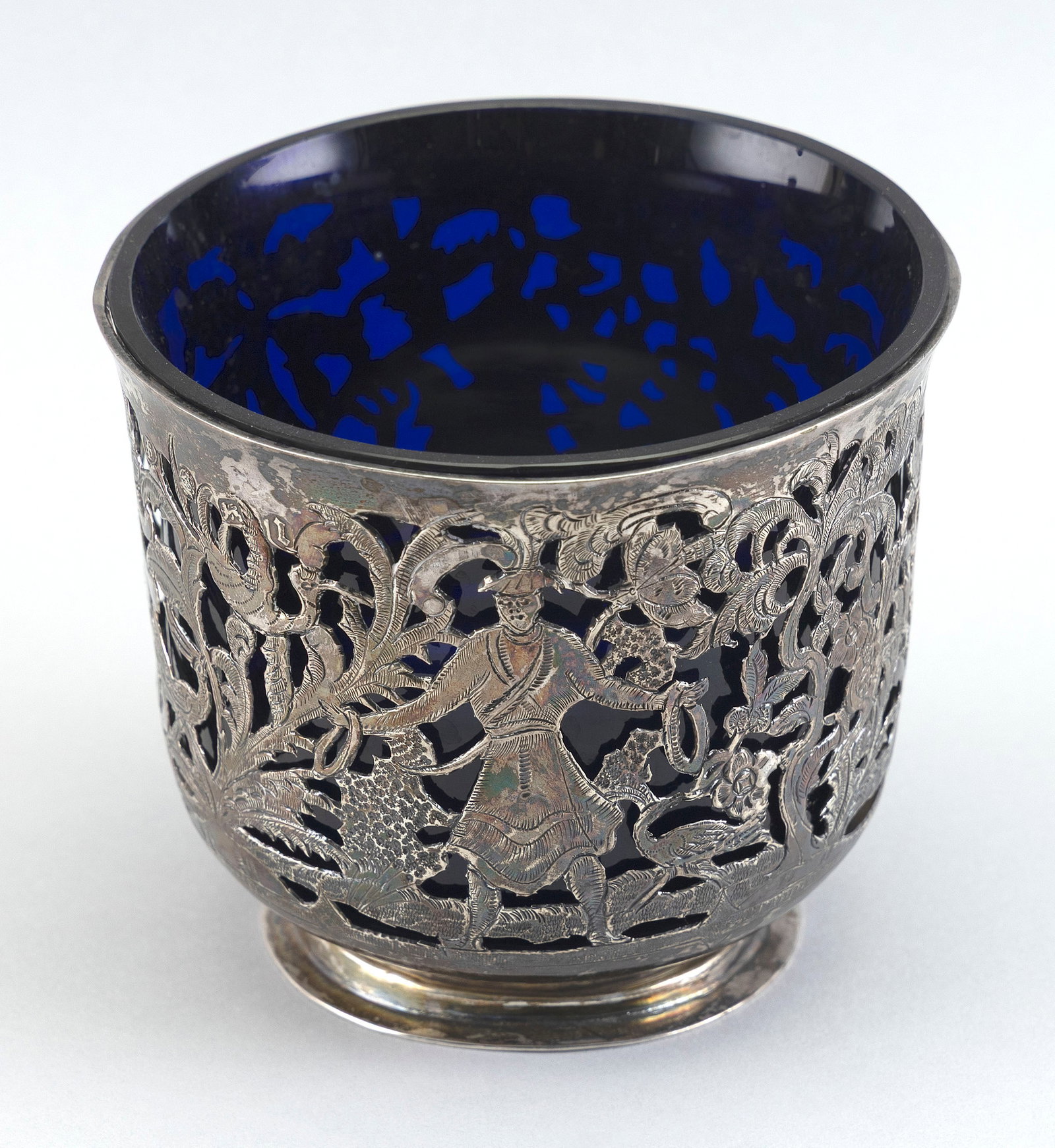 ENGLISH STERLING SILVER CACHEPOT WITH COBALT BLUE GLASS LINER 19th Century Approx. 9.1 troy oz. (1 of 3)