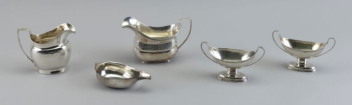 FIVE PIECES OF GEORGIAN STERLING SILVER England, Late 18th/Early 19th Century Approx. 14.1 troy oz.