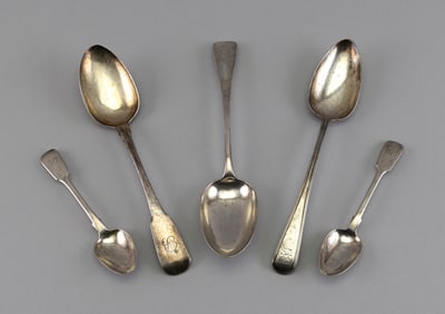 FIVE ENGLISH STERLING SILVER SPOONS Approx. 7.9 troy oz.
