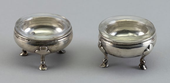 PAIR OF JACOB HURD SILVER SALTS Boston, 1702-1758 Approx. 3.4 troy oz.