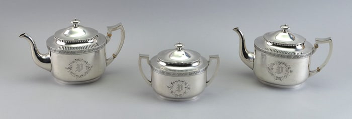 N. HARDING & CO. COIN SILVER THREE-PIECE TEA SET Boston, Early 19th Century Approx. 49.9 troy oz.