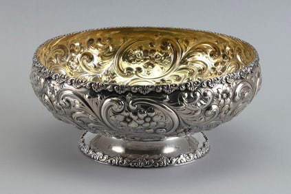 THEODORE B. STARR STERLING SILVER FOOTED BOWL New York, Late 19th Century Approx. 24.6 troy oz.