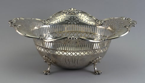 HOWARD & CO. STERLING SILVER CENTERPIECE BOWL Providence, Rhode Island, Late 19th Century Approx.