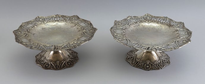 PAIR OF GRAFF, WASHBOURNE & DUNN STERLING SILVER TAZZAS New York, Early 20th Century Approx. 42.0