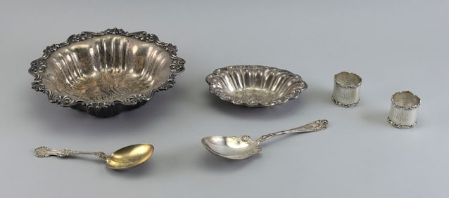 SIX PIECES OF ORNATE STERLING SILVER Early to Mid-20th Century Approx. 20.2 troy oz.